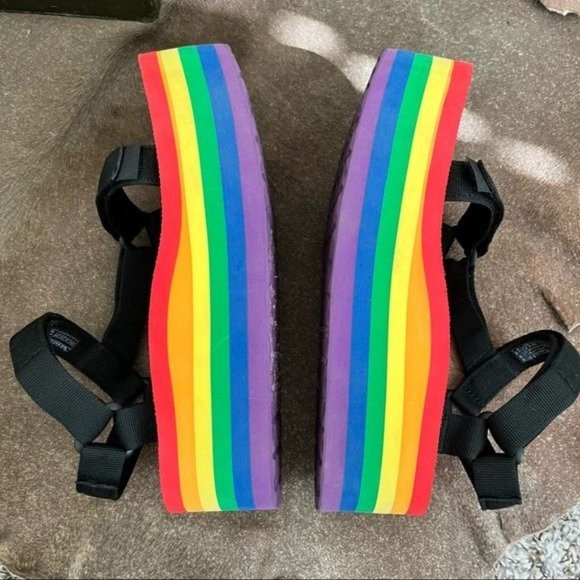 TEVA Universal Pride Flatform Platform Sandal LGBTQ Tegan Sarah Foundation - Picture 3 of 10